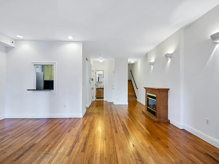 37 W 54th St #PHB — Photo 3
