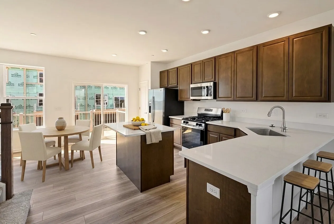 3 bed, 2.5 bath, 1764 sqft, $2,749 — Photo 2