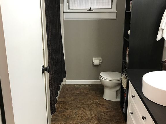 4th image of 662 Rebecca Ave