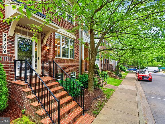 2nd image of 23509 Gardenside Pl