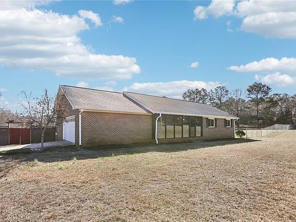 3rd image of 654 Conyers Rd