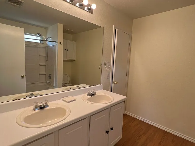 940 Goldenrod St — Photo 13
