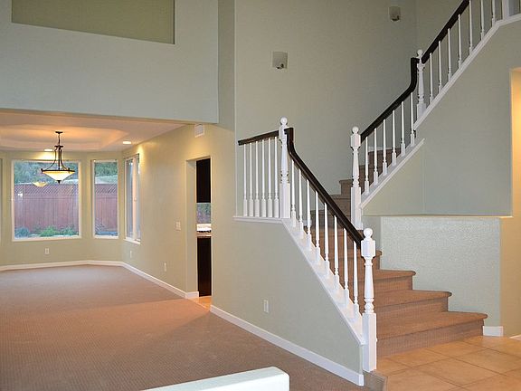 4th image of 13707 Esprit Ave