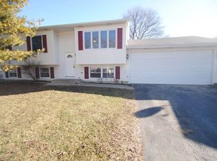 357 Greenview Dr, Park City, IL 60085