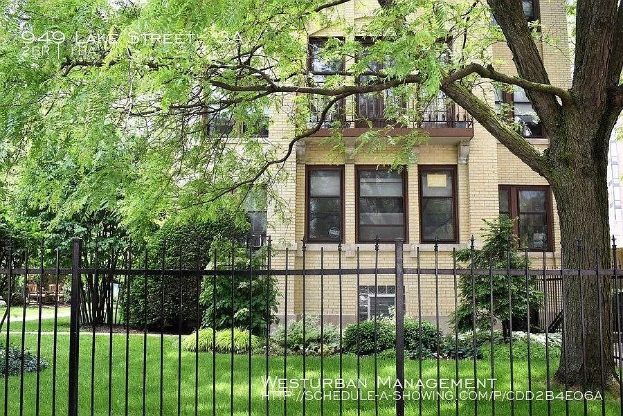 1 bed, 1001 sqft, $1,900 — Photo 3