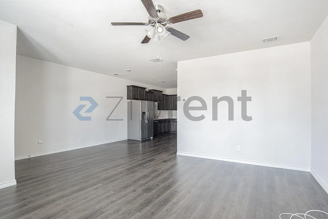 3 bed, 2.5 bath, 1854 sqft, $2,600 — Photo 4