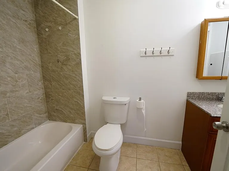 1030 Wood St #2F — Photo 10