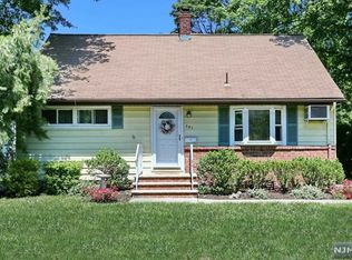 657 Arcadia Rd, Ridgewood, NJ 07450