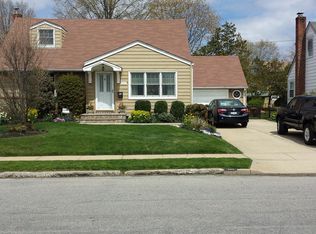 293 Cayuga Ave, East Meadow, NY