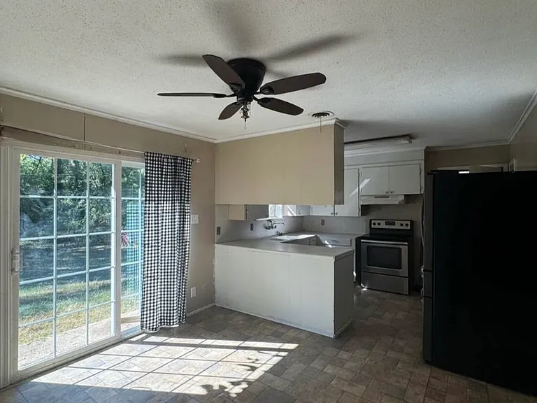 8900 Acacia Ln — Photo 6
