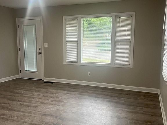 3rd image of 29 Pinedale Dr