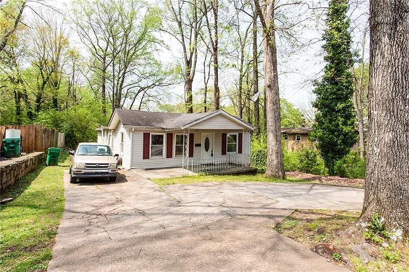 1st image of 828 McLendon Dr