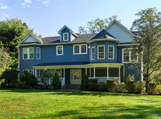 6 Empire Court, Dix Hills, NY 11746
