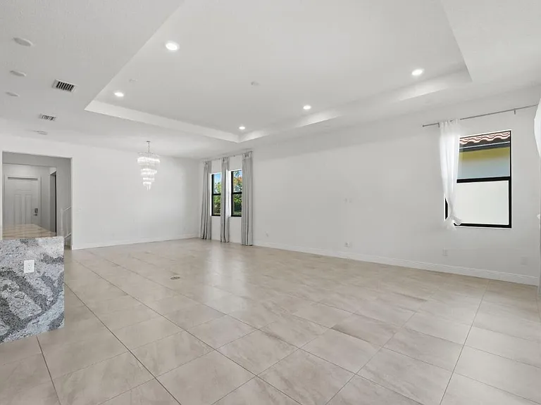 11760 Bayview Cir — Photo 19