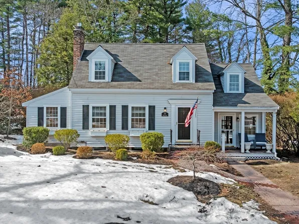 9 Oxbow Rd, Lynnfield, MA 01940