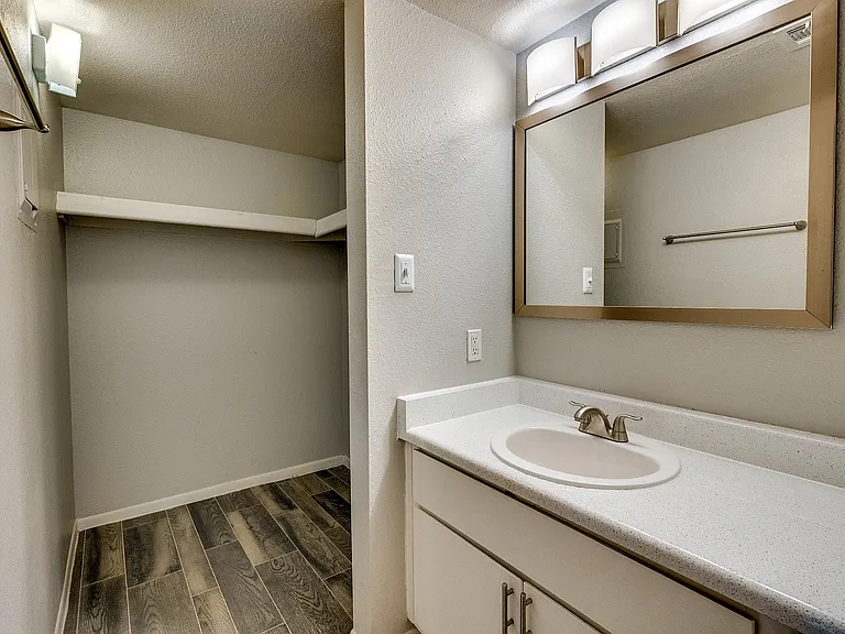 Summers Point - Bathroom