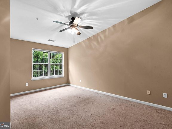 4th image of 106 Persimmon Cir