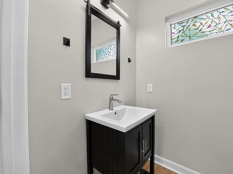 2516 Agnes Ave — Photo 5