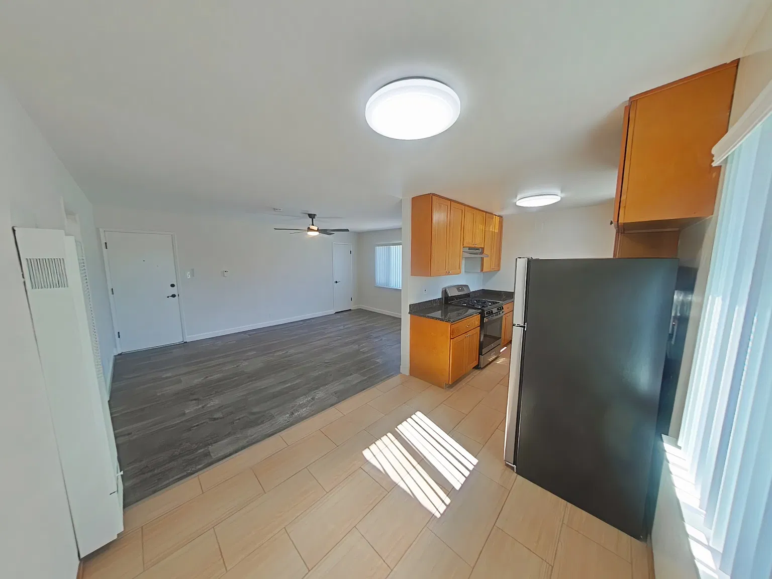 2 bed, 965 sqft, $3,425 — Photo 4
