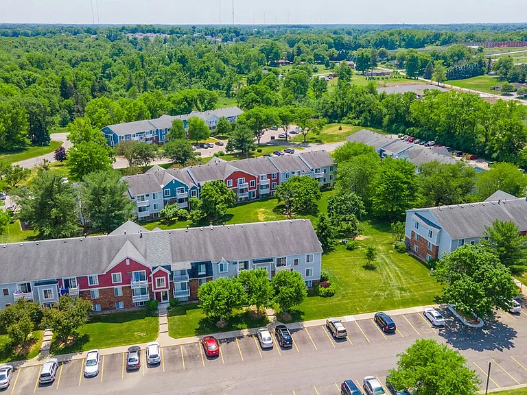 Irish Hills Apartments — Photo 39