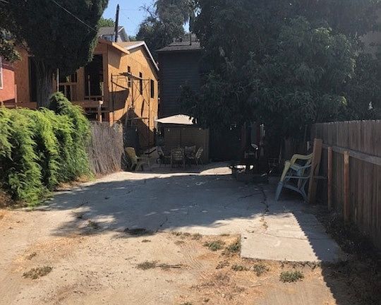 2nd image of 435 N Mountain View Ave