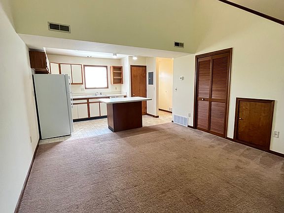 5th image of 2 S Division Ave APT 14