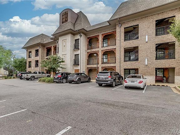 3rd image of 1426 Bryant Cir #3