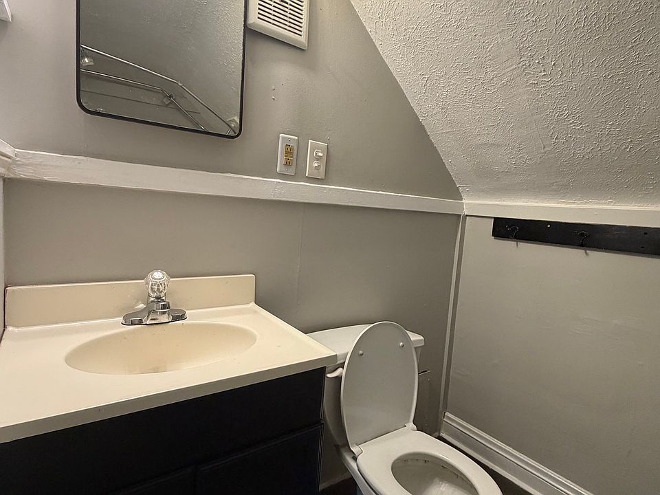2nd image of 1298 Saint Charles Ave #3