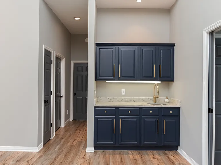 1301 E Cross St — Photo 4