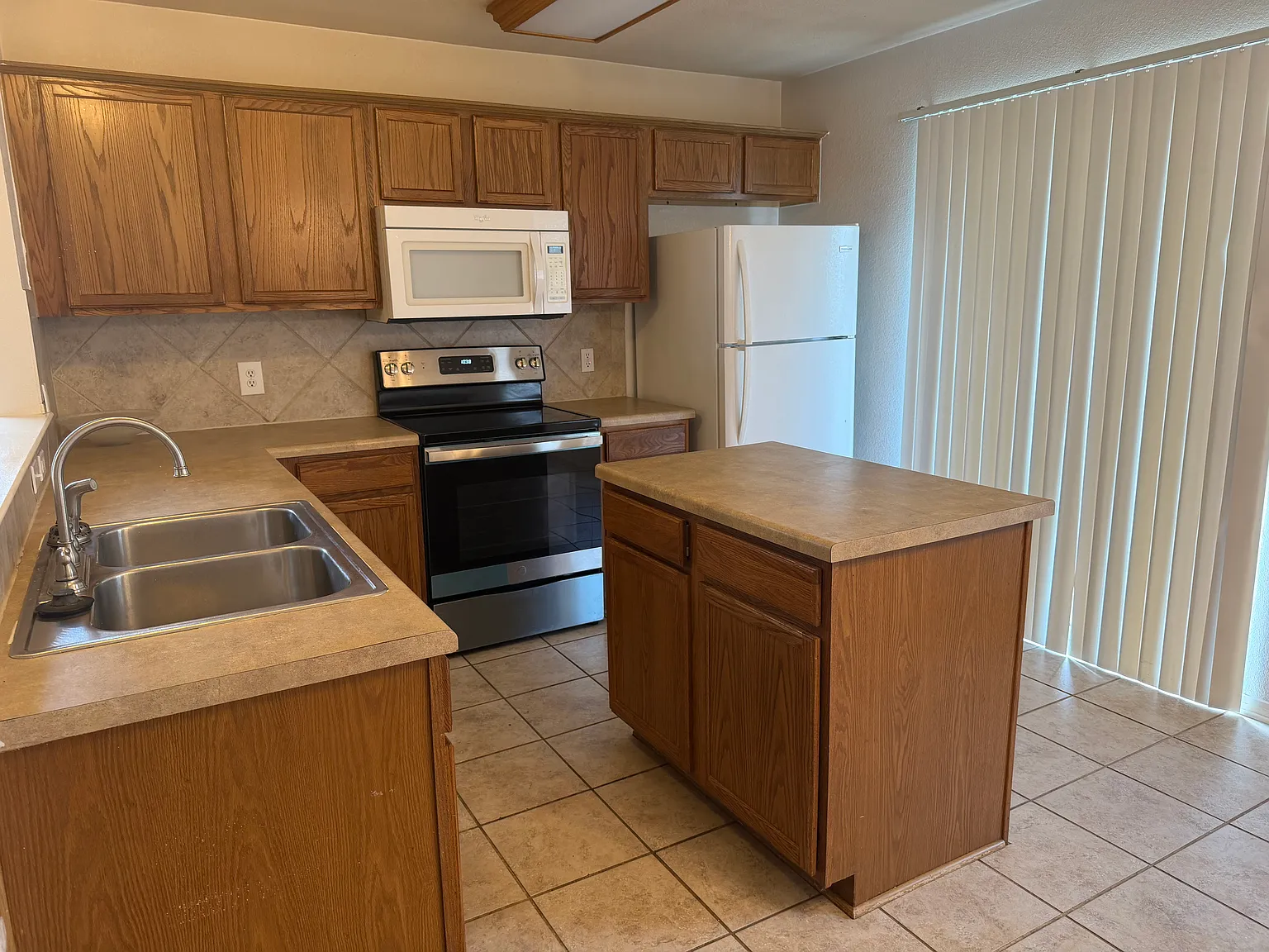 3 bed, 1500 sqft, $1,650 — Photo 4