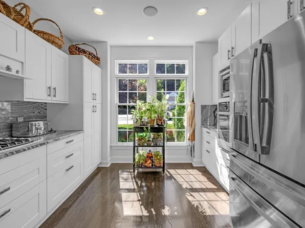 10 High Pine Cir, Wilbraham, MA 01095