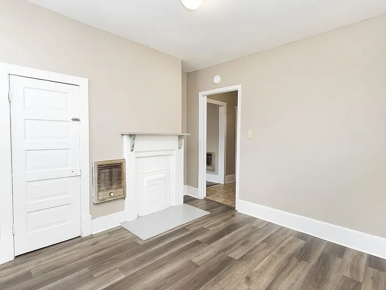 457 Roanoke Ave — Photo 9