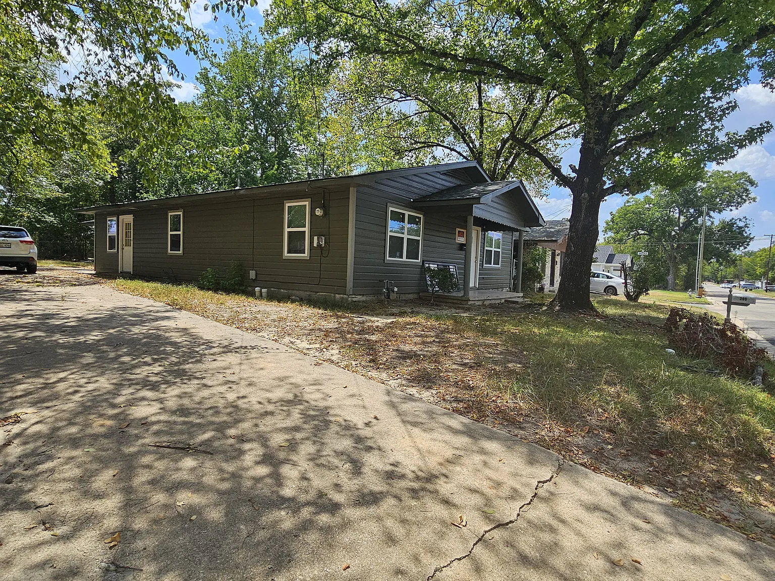 4 bed, 1704 sqft, $1,500 — Photo 1