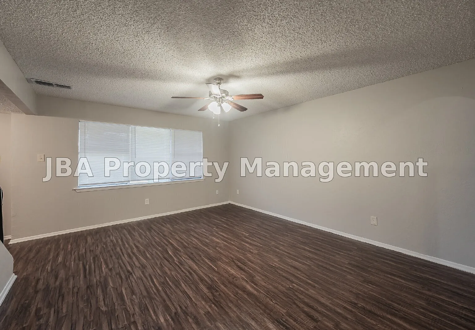 "Charming 3-Bedroom Haven with 2.5 Baths in Fort Worth Your Perfect Retreat Awaits!" — Photo 3