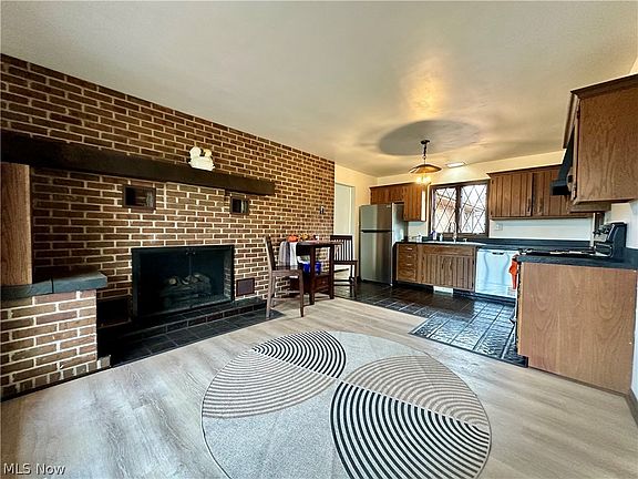 5th image of 49167 S Park Cir