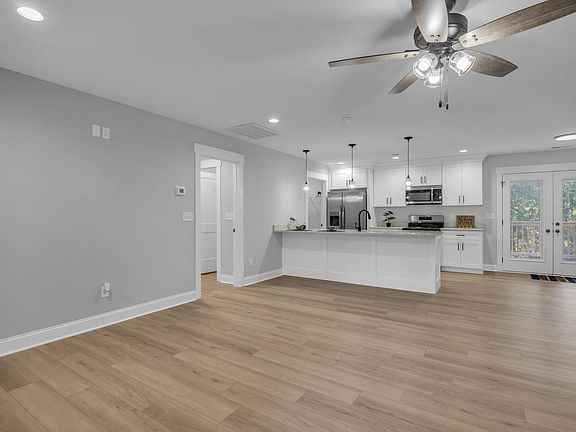 4th image of 3626 Mountain View Dr