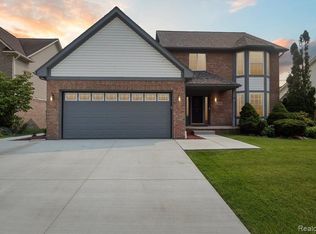 23657 Stacey Dr, Brownstown, MI 48183