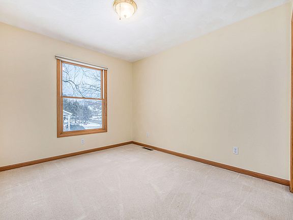 5th image of 141 Abbington Cir