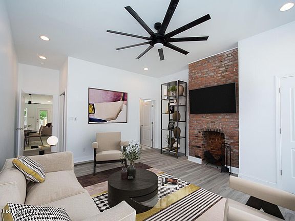 4th image of 942 Mulberry St
