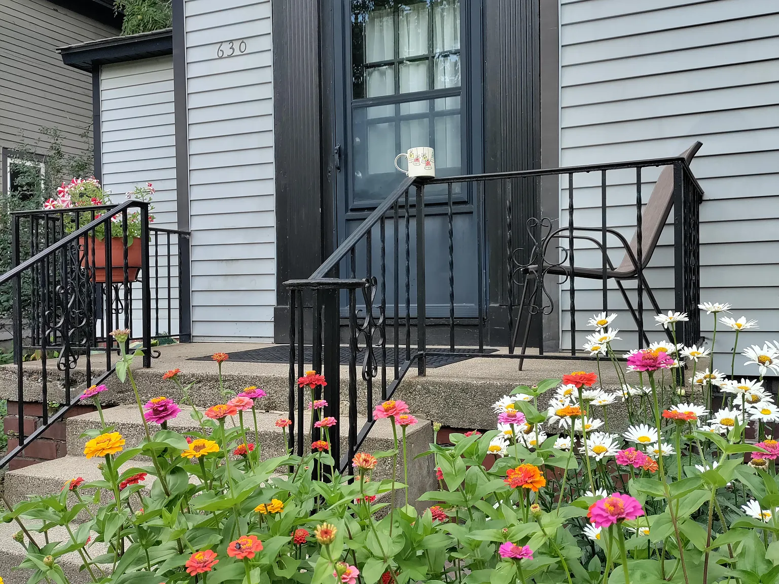 2 bed, 2210 sqft, $780 — Photo 1