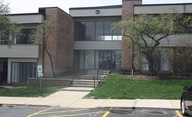 1st image of 920 N Sterling Ave Unit 103