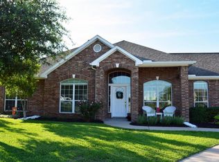 2921 Oakwood Dr, Brenham, TX 77833