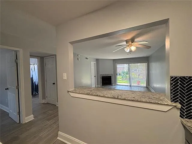 2425 Oxford Pl #114 — Photo 4