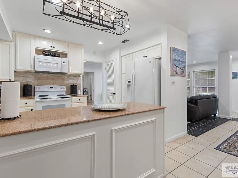 421 Mesquite Dr — Photo 10