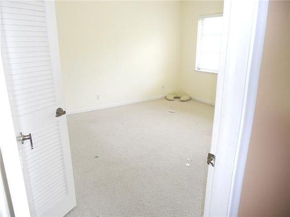 3rd image of 300 S Hollybrook Dr APT 302