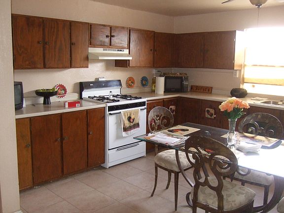 Kitchen West side