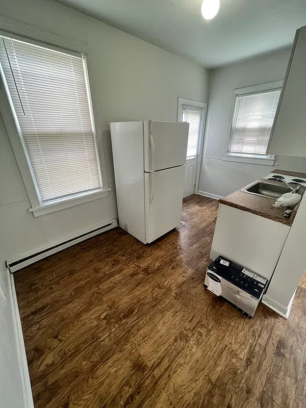 2 bed, 1.0 bath, $795 — Photo 2
