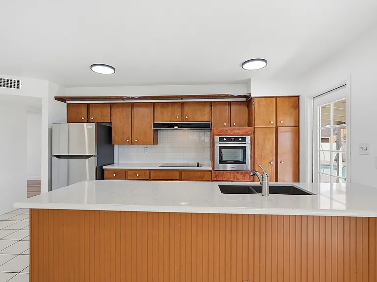 209 E Cairo Dr — Photo 7