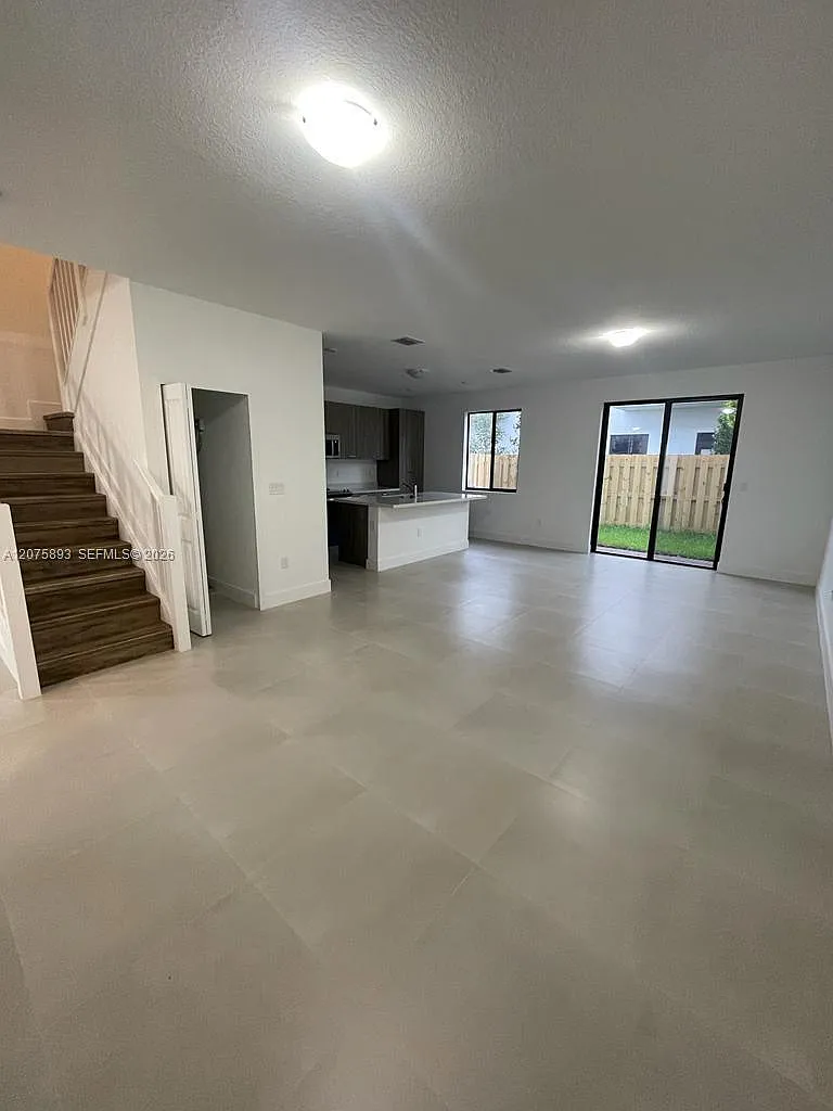 3 bed, 3.5 bath, 1824 sqft, $3,399 — Photo 3