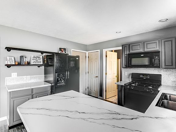 3rd image of 11502 Hunters Meadow Dr